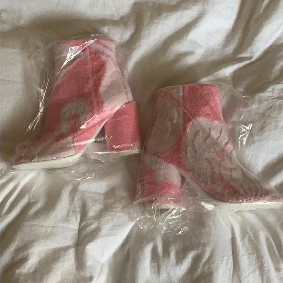 Maison Martin Margiela MM6 Pink Terry Cloth Bootie - Picture 2 of 6